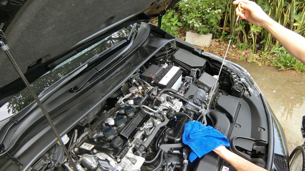 エンジンオイルの表示灯が出た際のチェック項目と対処法