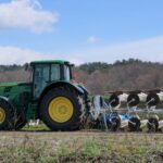 ジョンディア コンバインの特徴と選び方｜導入メリットや中古市場の評価